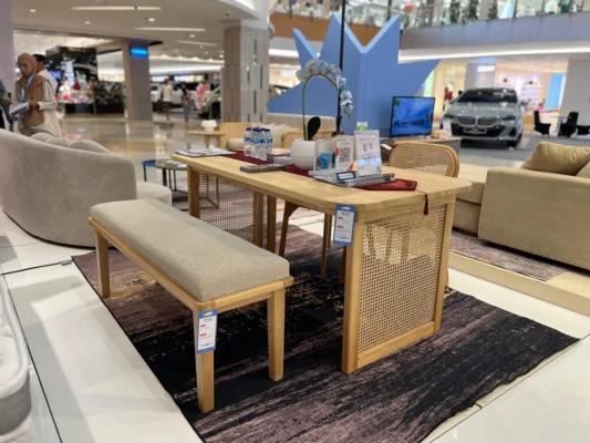 LORA MEJA MAKAN GANISHA DEMORE COZY BIANCA COVER Perdana di Solo, Sofa Minimalis Terbaru Lovise Hadir di Homeyfest Vol. 4