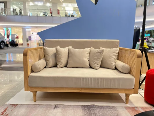 LORA SORAYA LORA MEJA MAKAN GANISHA DEMORE COZY BIANCA COVER Perdana di Solo, Sofa Minimalis Terbaru Lovise Hadir di Homeyfest Vol. 4