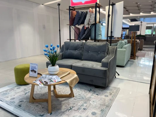 NATASHA CHIC MERAYAKAN LOKAL LORA SORAYA LORA MEJA MAKAN GANISHA DEMORE COZY BIANCA COVER Perdana di Solo, Sofa Minimalis Terbaru Lovise Hadir di Homeyfest Vol. 4