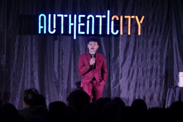 Kolaborasi Kreatif Lovise Sofa di Pertunjukan Stand Up Comedy: Panduan Dalam Romansa-1