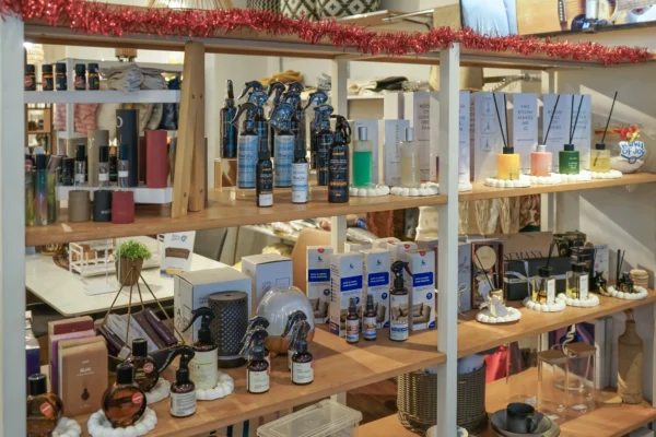 Merayakan lokal-2 Lovise Sofa