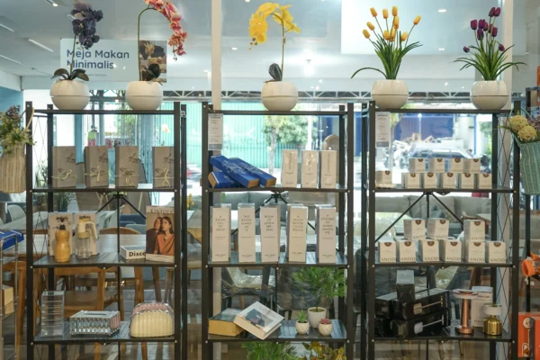 Merayakan lokal-3 Lovise Sofa