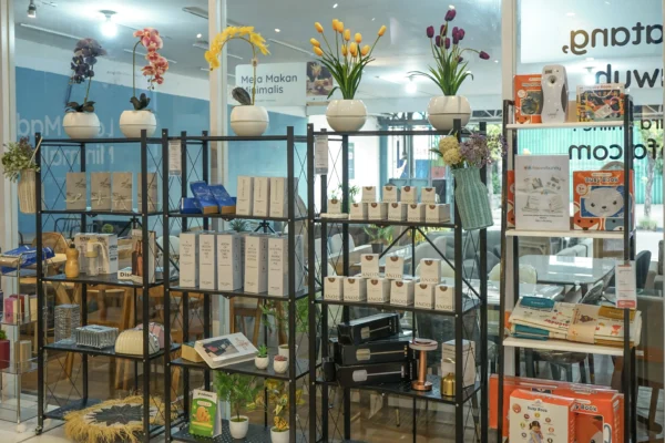 Merayakan lokal-4 Lovise Sofa